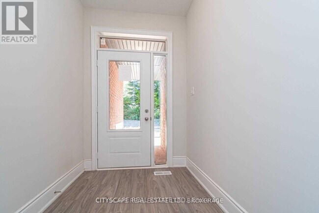 Photo - 565 Wedgewood Dr