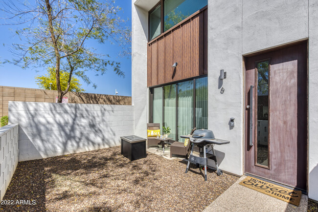 Photo - 540 W Mariposa St