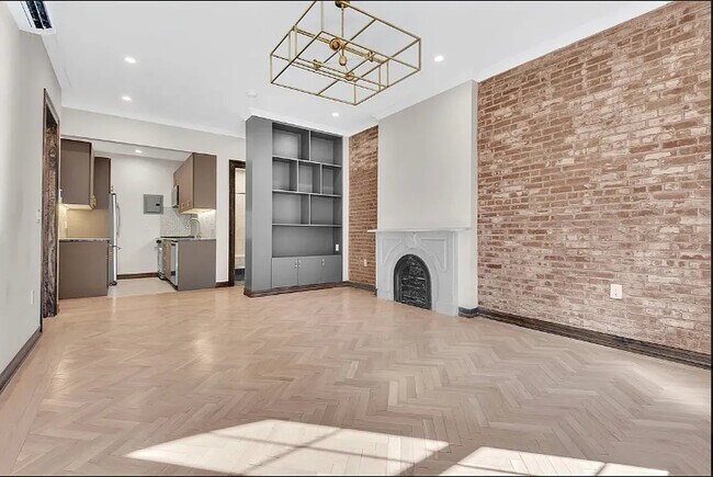 Photo - 121 E 37th St Unit 3A