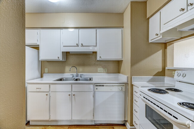 2BR, 1 1/2BA - 1,008SF - Kitchen