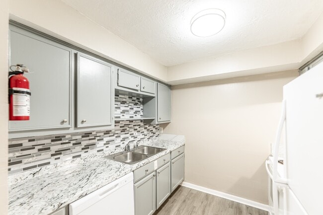 Building Photo - 1329 Windsor St Unit 2