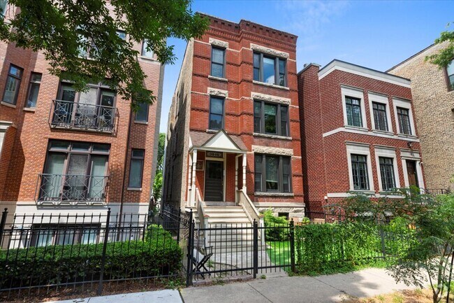 Building Photo - 3046 N Kenmore Ave Rental