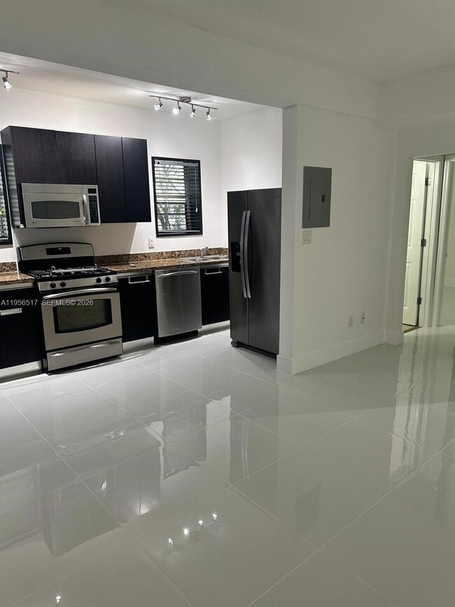 Photo - 4812 Pine Tree Dr Unidad 105