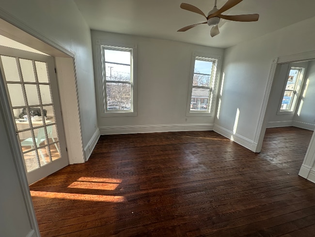 Photo - 2567 Bank St