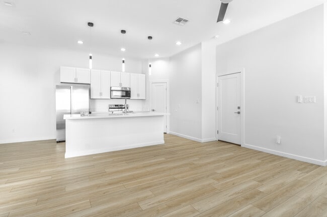 Photo - 2604 Kerria Ave