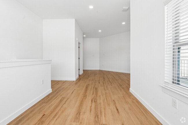 1BD,1BA - 1,643SF - Loft