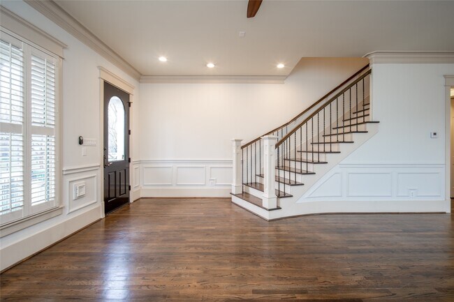 Photo - 842 W 22nd St