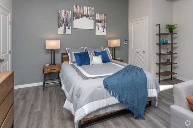 Studio, 1BA - 570SF - Farnam Flats