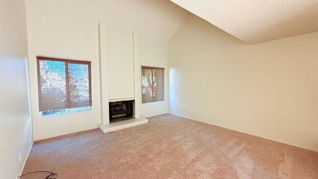 Photo - 1092 Melrose Ave