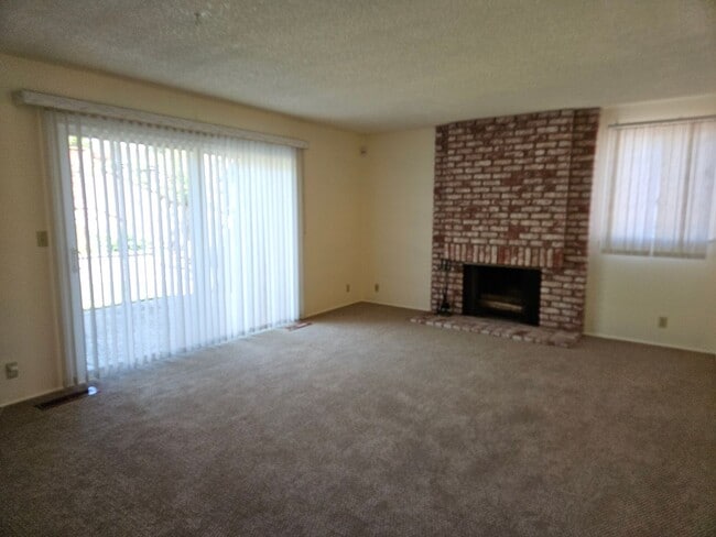 Photo - 10989 Ronald Way