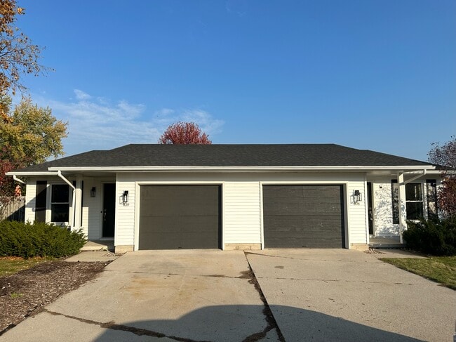 Building Photo - 834 Nicholas Ct Unit 836