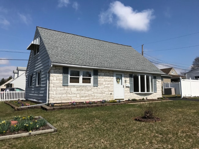 Photo - 2030 Eastman Ave