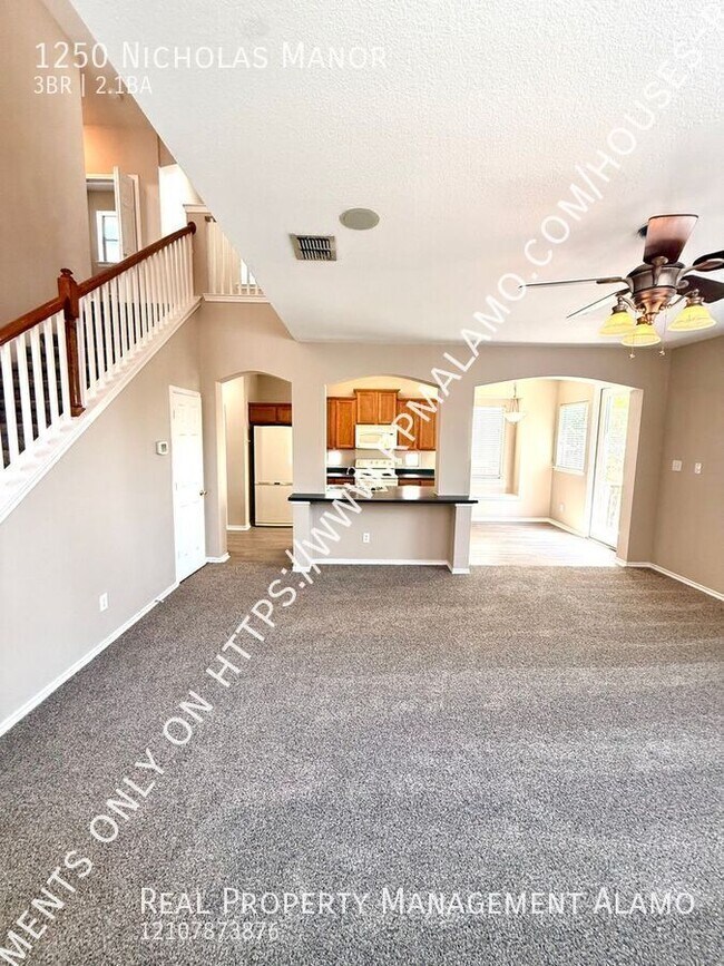 Photo - 1250 Nicholas Mnr