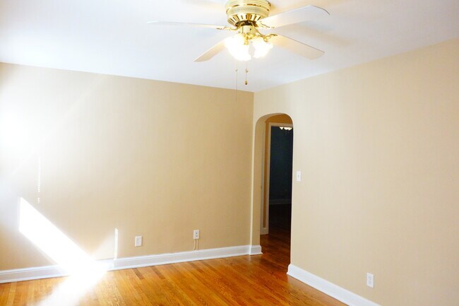 Photo - 8405 Greenwood Ave Unit 2