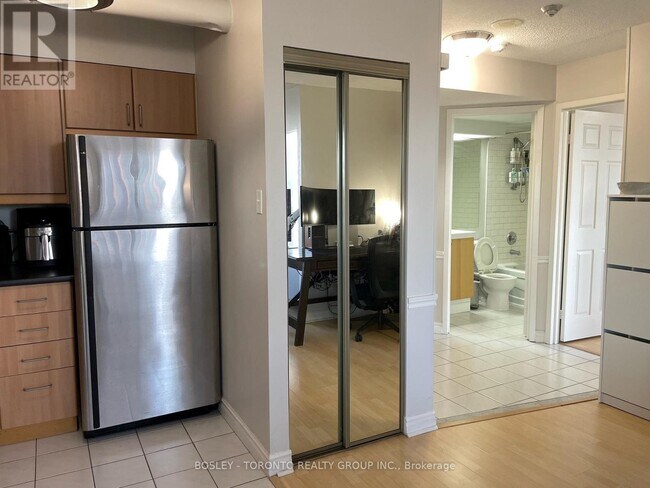 Photo - 40 Scollard St Unit 1104