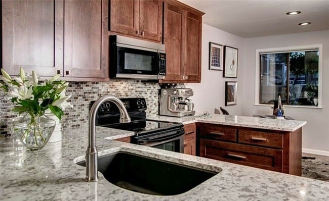 Photo - Beautiful Home located near Juanita Bay Water Front with 2 Bed and 2 Bath