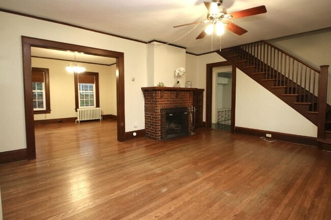 Photo - 1044 N Main St