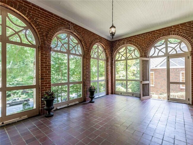 Photo - 1681 E Clifton Rd NE