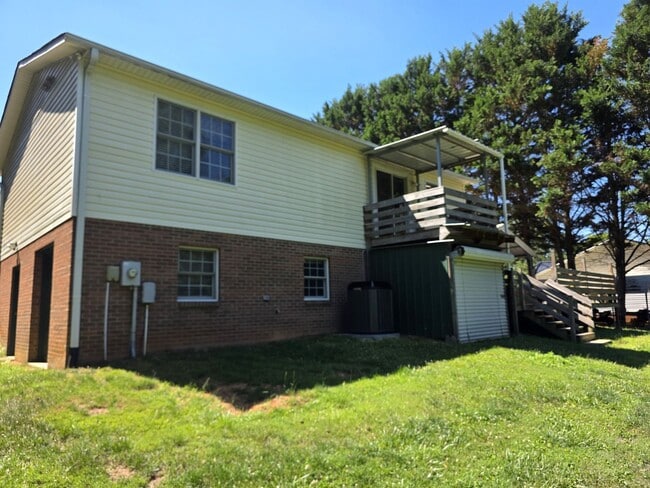 Photo - 273 Woodbridge Dr