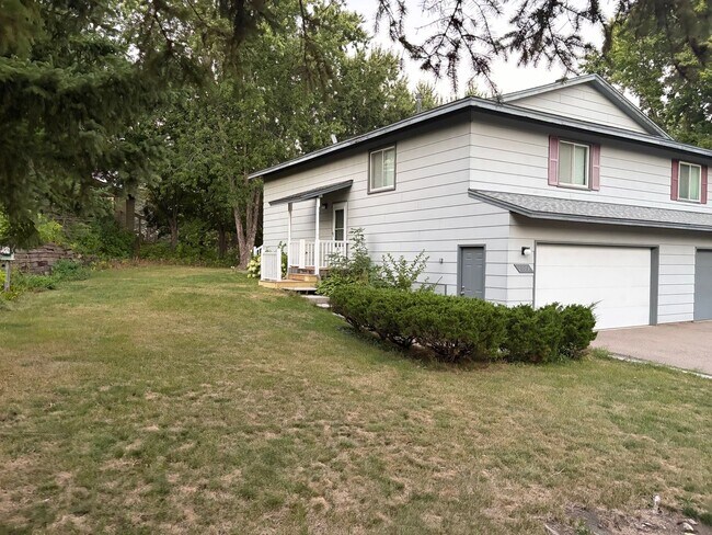 8275 Cypress Ln