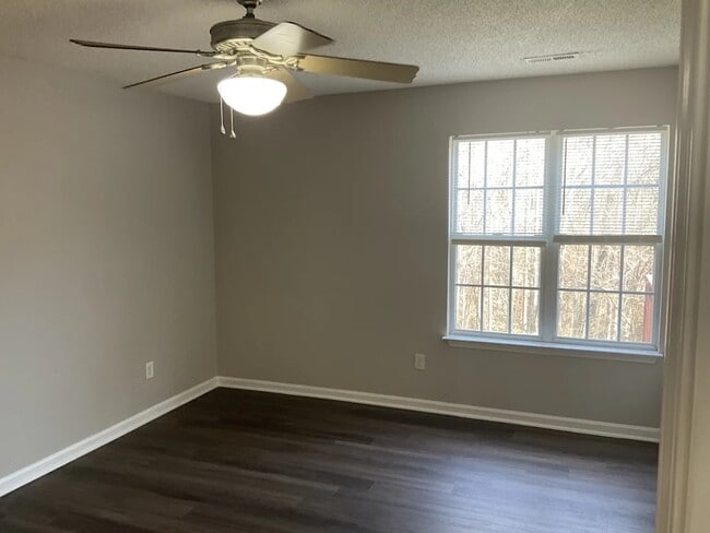 Photo - 328 Tanner Ct