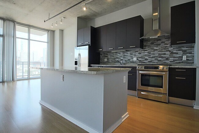 Photo - 156 W Roosevelt Rd