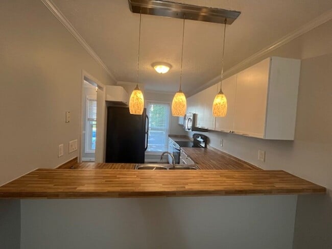 Photo - Welcome to the 2 Bed 2 Bath Bottom Floor Condo in Savannah Court, located in the vibrant city of ... Unit S1843