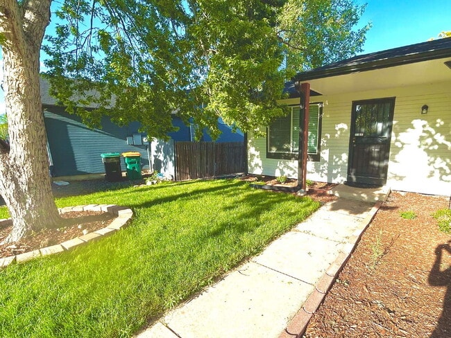 Photo - AVAILABLE NOW!
Charming Home in the Cottonwood Community!