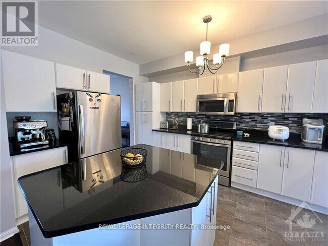 Photo - 140 Battersea Cres