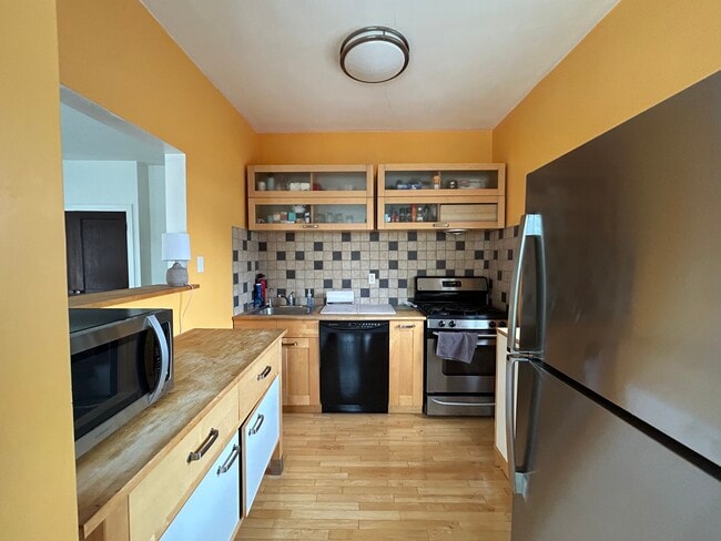 Kitchen - 815 E Huron St