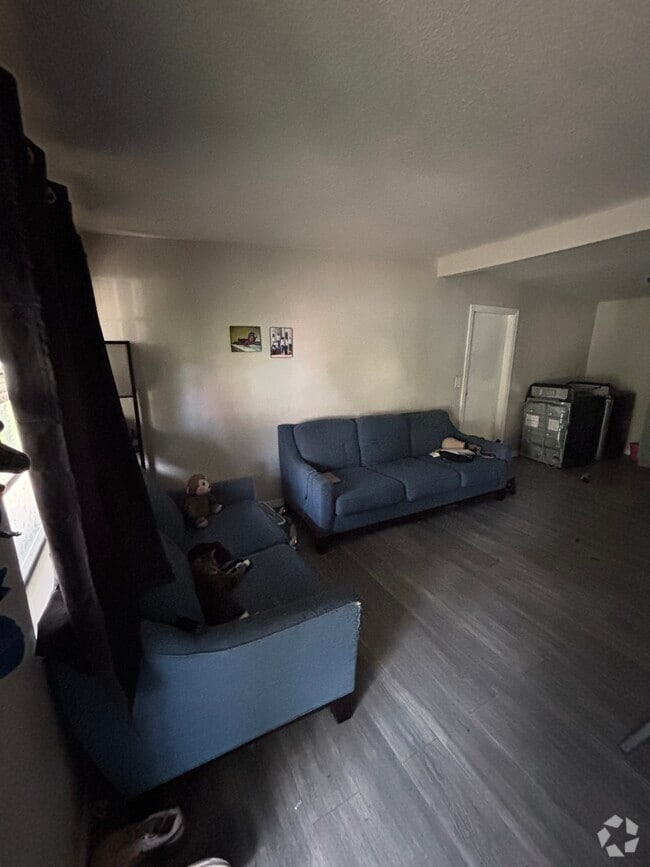 Building Photo - 2222 E Cayuga St Rental
