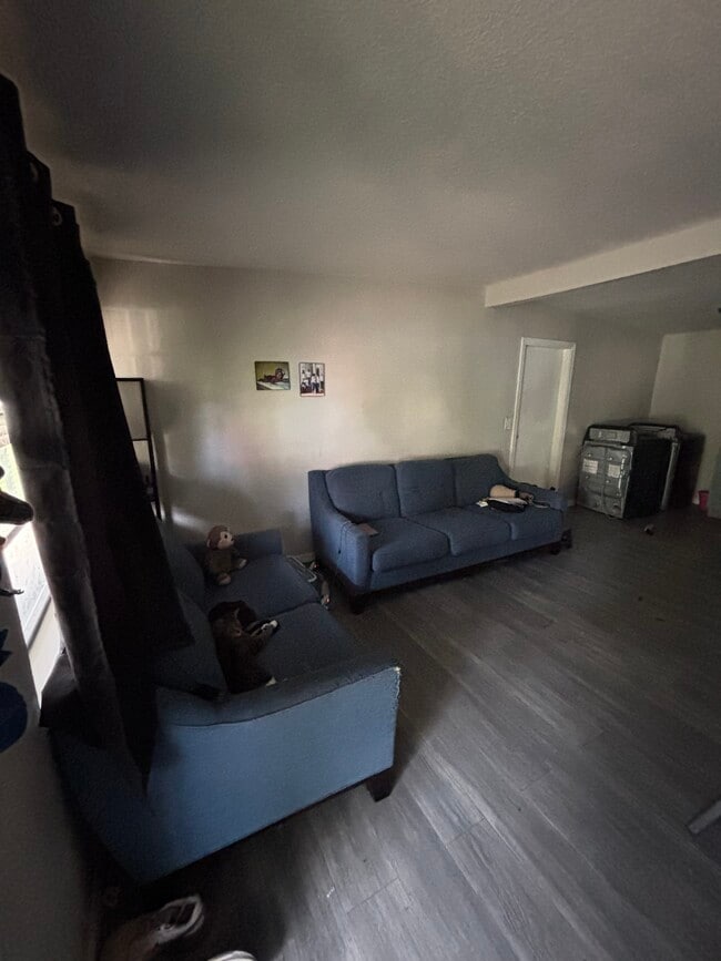 Building Photo - 2222 E Cayuga St Rental