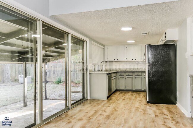 Photo - MOVE-IN READY! Great 3 Bed, 2 Bath Home in Sherwood