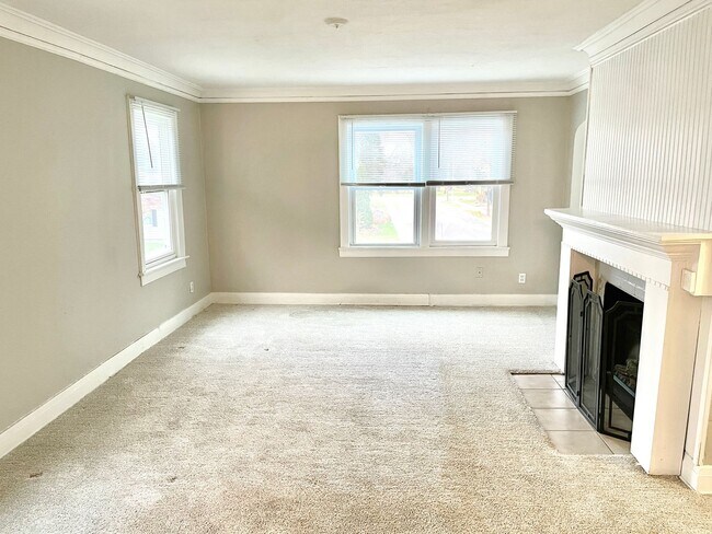 Photo - 2230 Riverside Dr NE Unidad 2