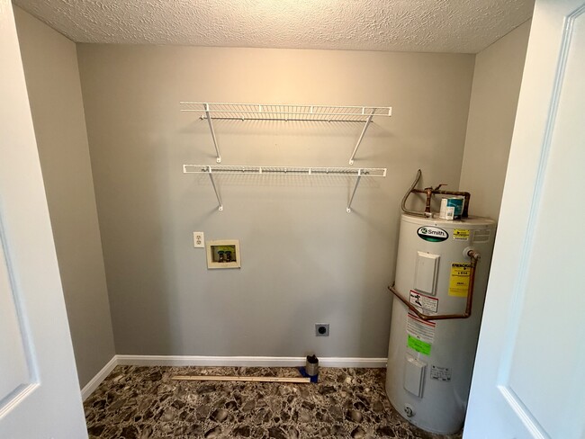 Photo - 115 Carey Ct