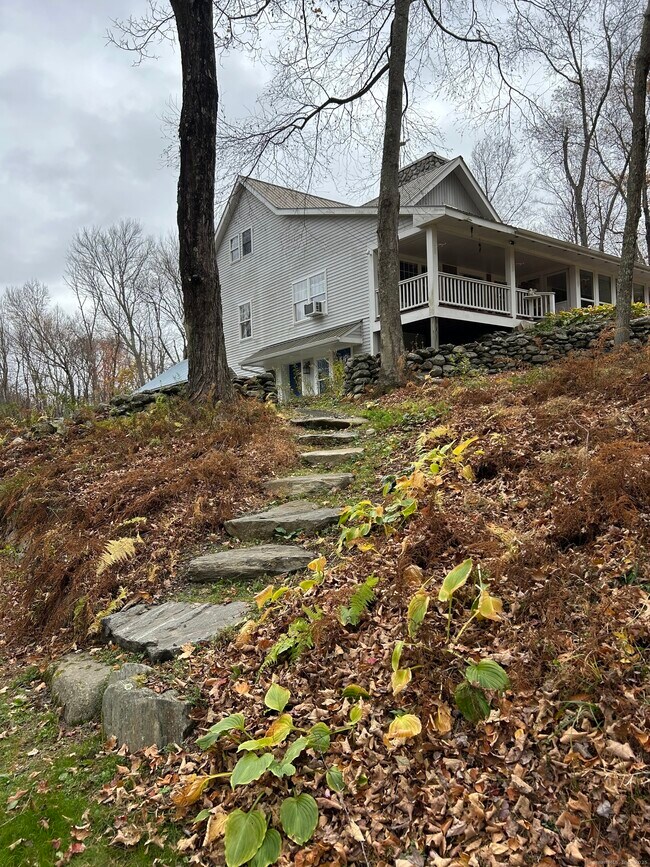 Building Photo - 199 Hoop Pole Hill Rd