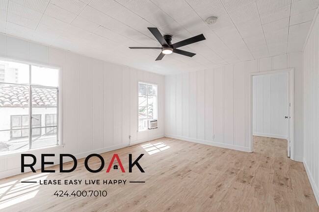Building Photo - 1111 N Doheny Dr Unit D Rental