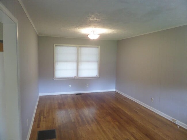 Photo - 2020 Clay Dr SW