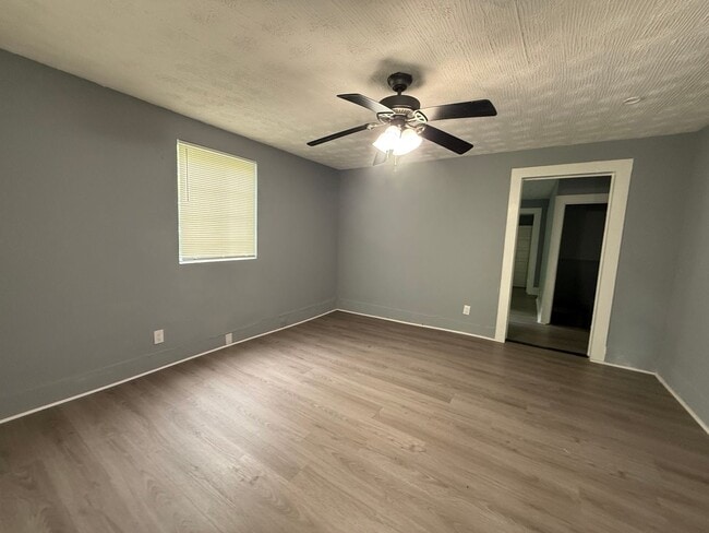 Photo - 215 Smith St NE Unit Apt A