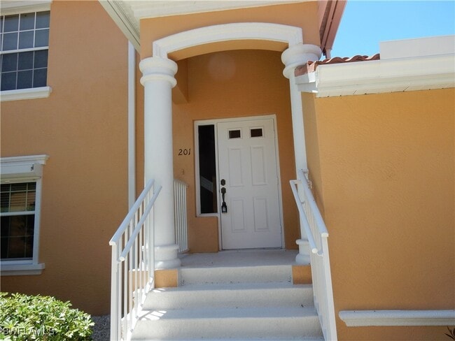 Building Photo - 13831 Eagle Ridge Lakes Dr Unit 201 Rental