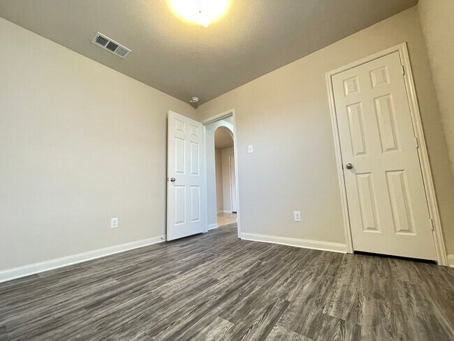 Photo - 207 Dodge City Trail