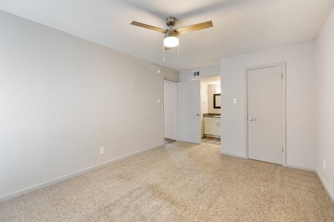 Building Photo - 8701 Town Park Dr Unit 5-1115 Rental