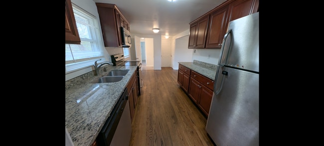 Photo - 28 Harding St