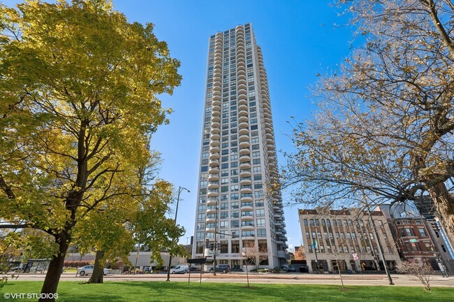 Photo - 2020 N Lincoln Park W Unidad 36L Rental