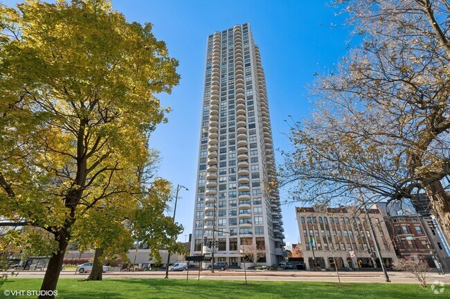 Building Photo - 2020 N Lincoln Park W Unit 36L Rental