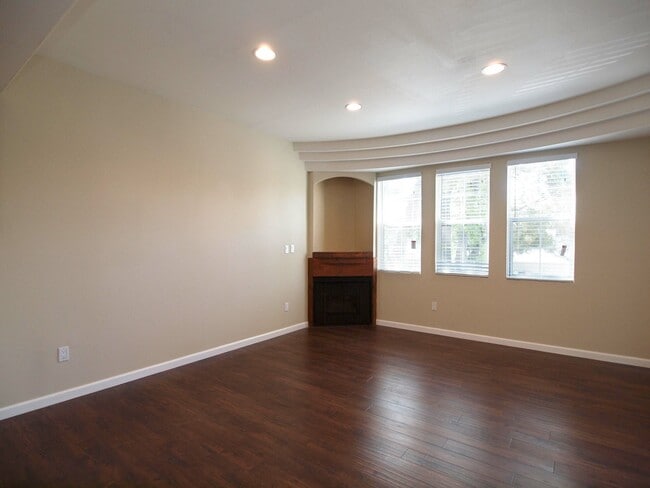 Building Photo - 14061 Milbank St Unit 3 Rental