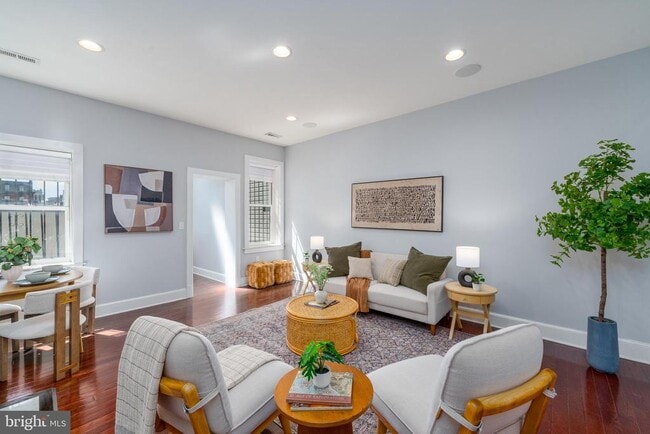 Building Photo - 15 W Biddle St Unit 15C