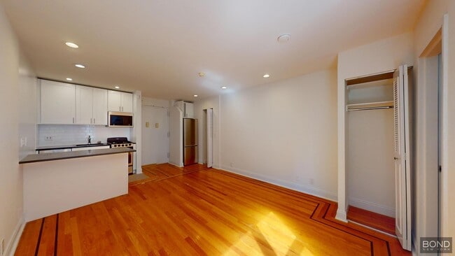 Building Photo - 30 Charlton St Unit 6C Rental