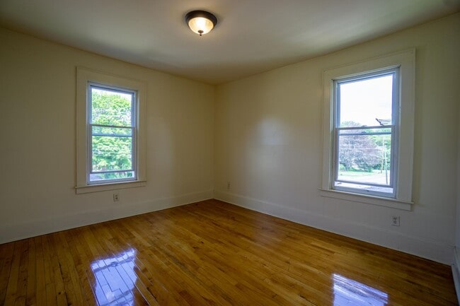 Photo - 2424 E Genesee St