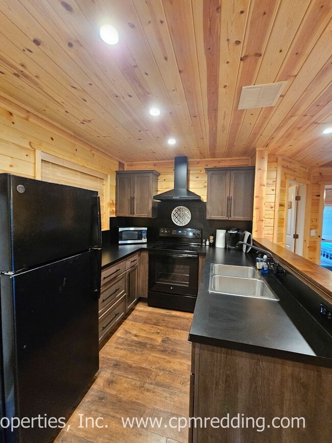 Photo - Country Living with 4 Bedrooms plus an Office!